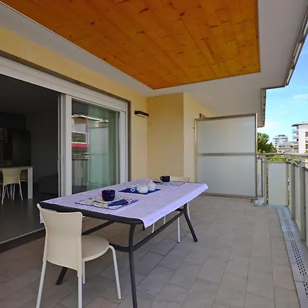 Coastal Flat With Spacious Balcony Lignano Sabbiadoro