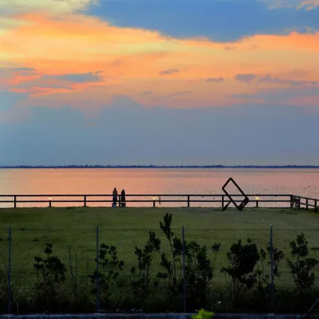 Coastal Flat With Spacious Balcony Appartement Lignano Sabbiadoro
